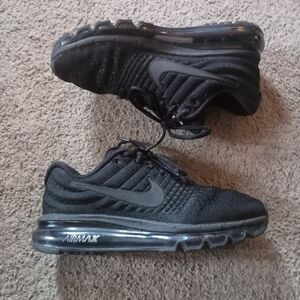 Nike Air Max 2017 Triple Black Sneakers 849560-004 Women's Size 7.5 PRE-OWNED